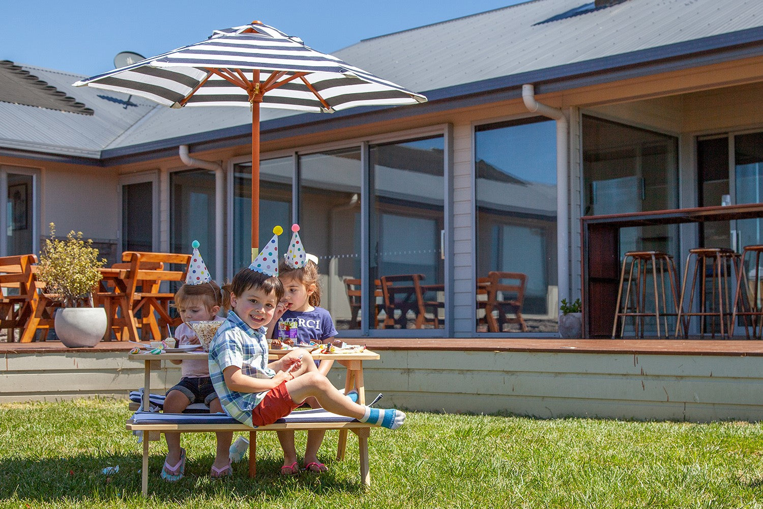 Why Timber Picnic Tables are Perfect for Outdoor Spaces